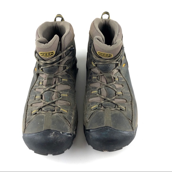 mens hiking boots size 13